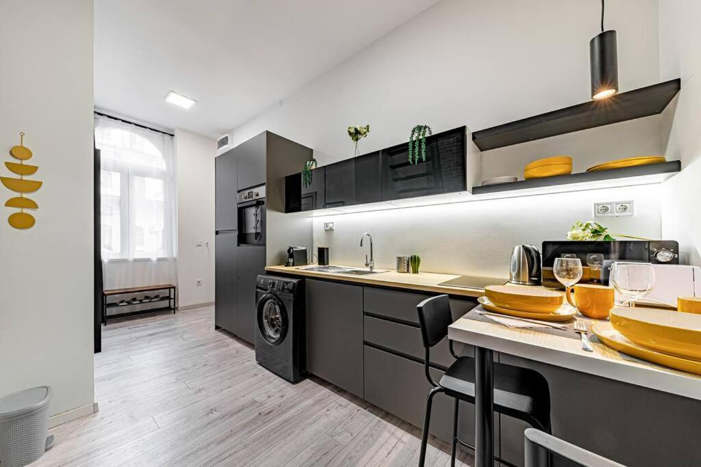 Chic Loft Bp: Industrial Gem Lejlighed Budapest Eksteriør billede